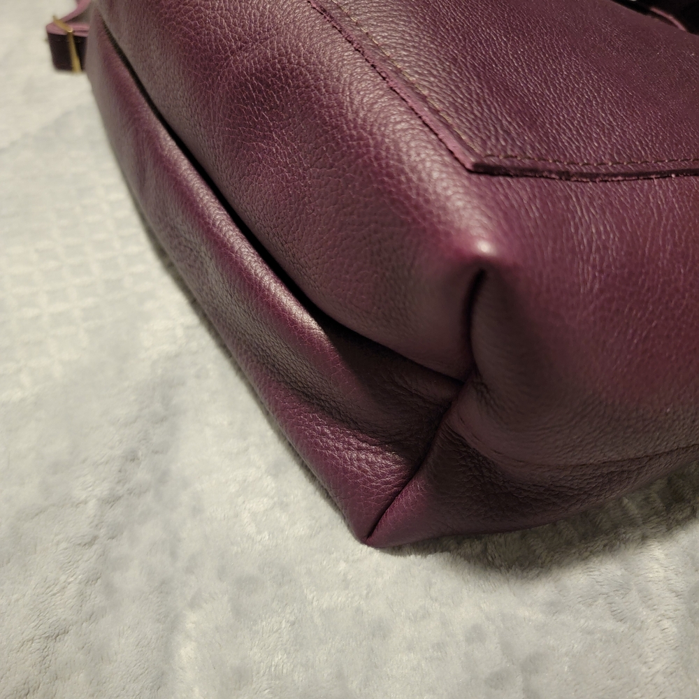 Portland Leather Plum Zipper Tote Bag - Picture 4 of 15